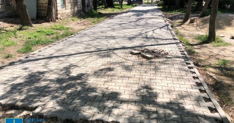 Прокуратура обвинувачує підрядника з ремонту скверу в Одесі у привласненні коштів