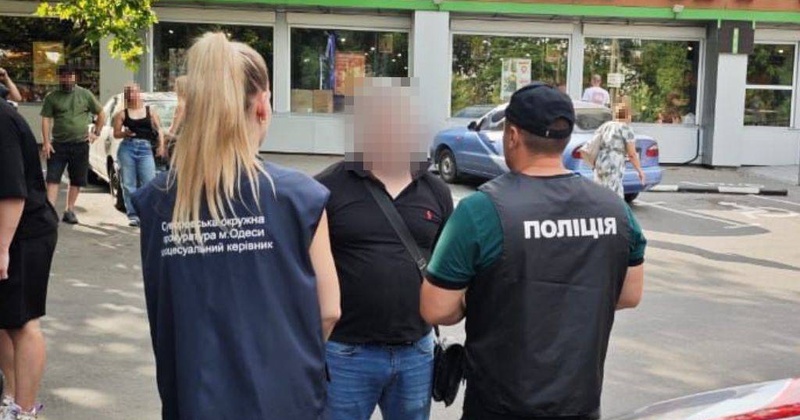 В Одесі затримали чиновника, який за 1,5 тисячі доларів обіцяв місце під торгівлю на пляжі