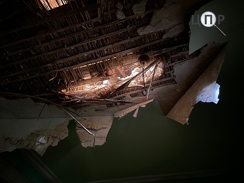 Вікна в пошкоджених будинках зашивають вже вп'яте: другий день з волонтерами Херсонського Хабу