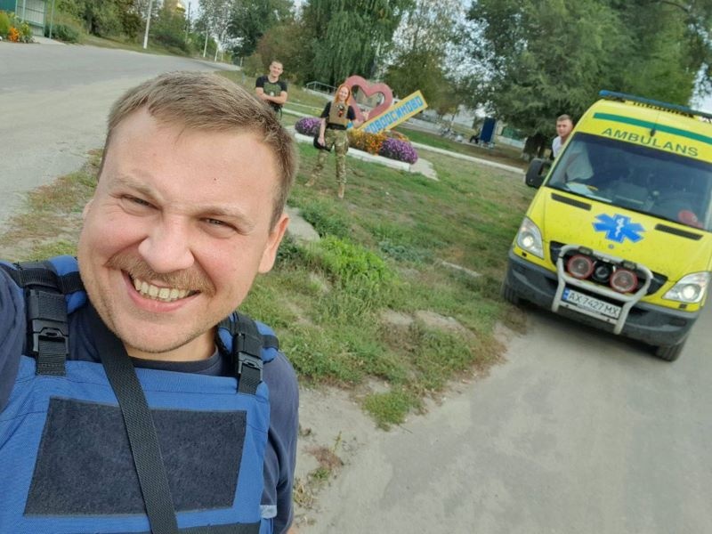 Медик харківської виїзної бригади у прифронтові райони: "Своїм доглядом ми продовжуємо людям життя"