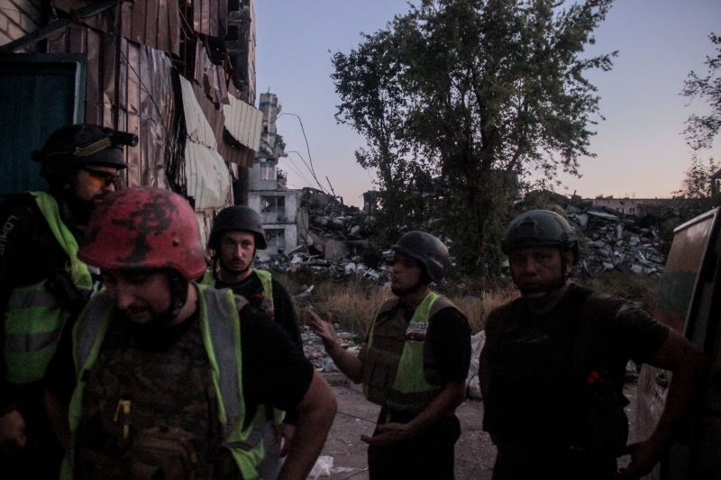 "Пункт Незламності не врятує людей від керованих авіабомб": волонтери показали, як облаштували підземелля у Вугледарі