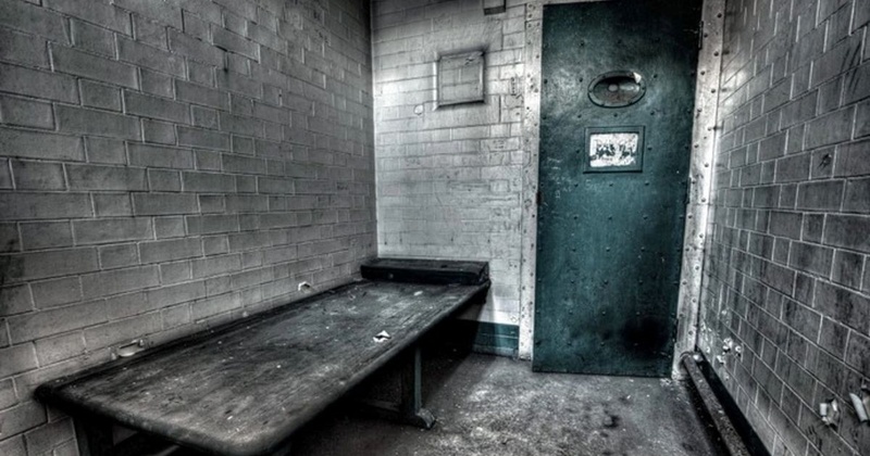 Експосадовець херсонського нацпарку бив людей, віджимав майно та отримав довічне