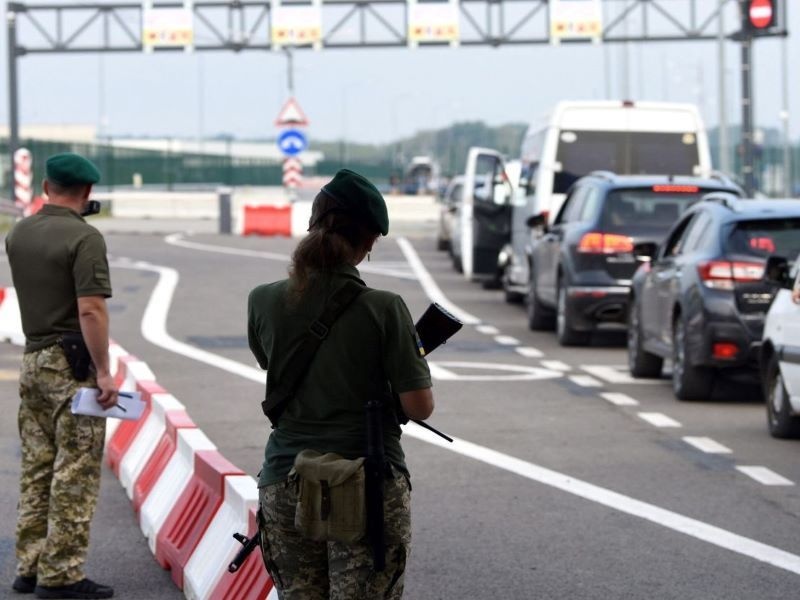 Стало відомо, хто з депутатів отримав дозвіл на виїзд за кордон як волонтер від Миколаївської ОВА