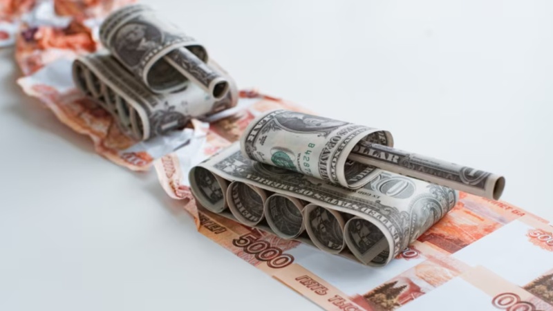 Переказав гроші на війну: кримчанина звинувачують у допомозі загарбникам