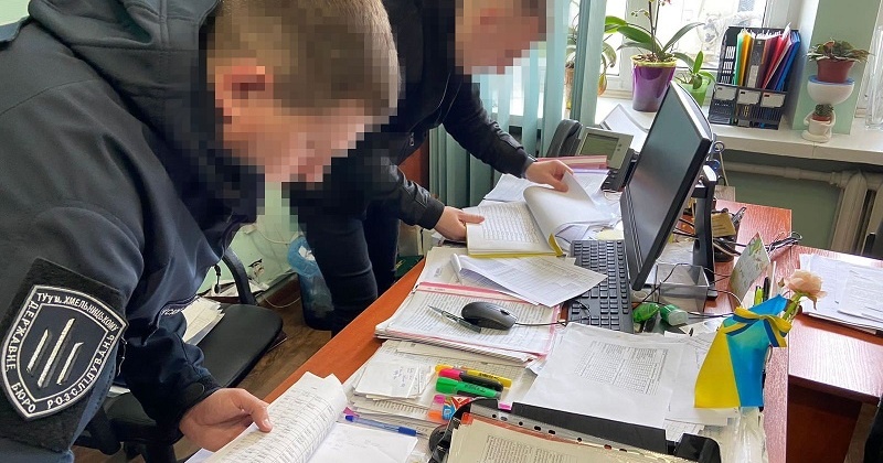 На Одещині працювала схема продажу нелегальних цигарок, яку "кришували" податківці