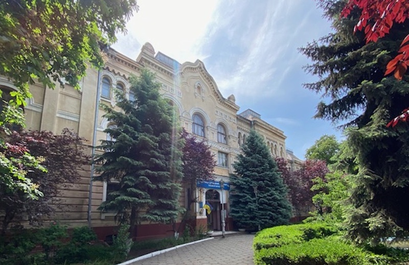 Одеський університет визначив хто замінить вікна в корпусі за 11 мільйонів