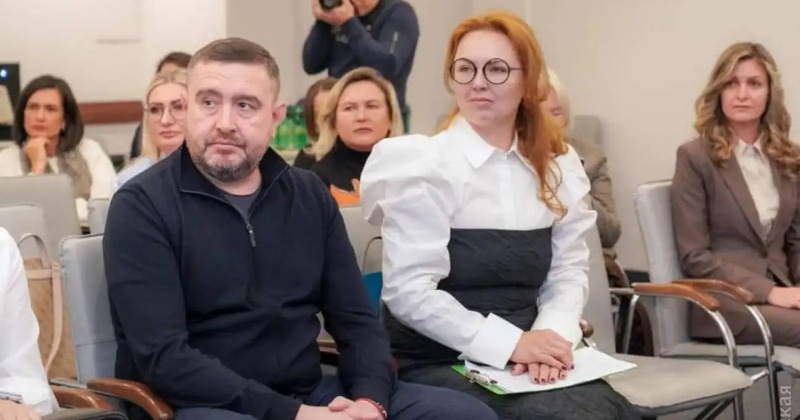 Голові Одеської облради і його дружині-нардепці оголосили про підозри