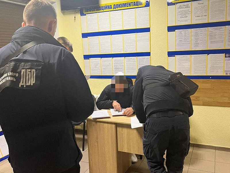 В ДБР розпочали розслідування жорстокого затримання одесита військкоматом на очах у родини