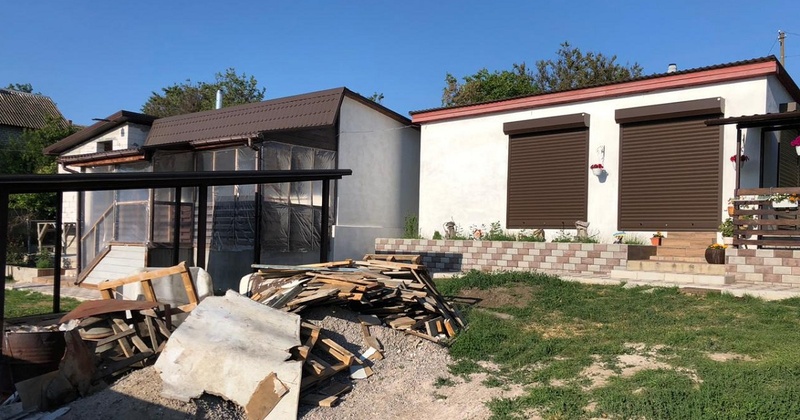 Будинок начальника замість фронту: військові на Одещині рік будували маєток командиру й отримували "бойові"