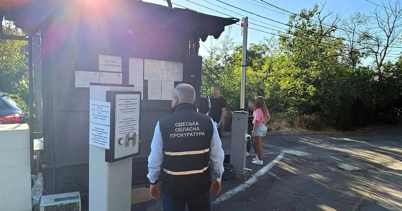 Суд арештував шлагбауми з одеських пляжів