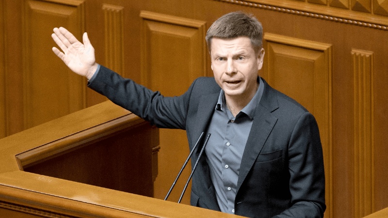 Декларації: нардеп Гончаренко у 2022 році збіднів та займався благодійністю
