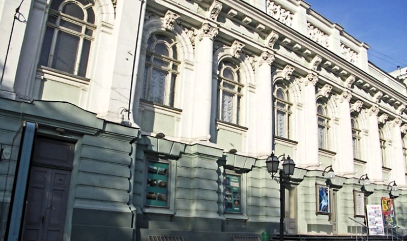 Фальшиві акти та депутат облради: як освоювали бюджет на фасаді театру в Одесі