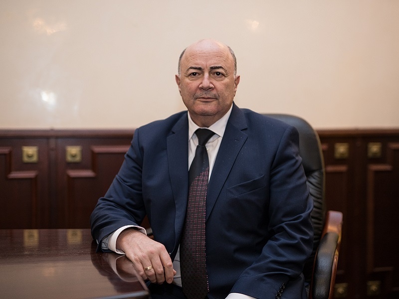 Підозрюваний в участі у злочинній групі віцемер Одеси Кучук йде з посади