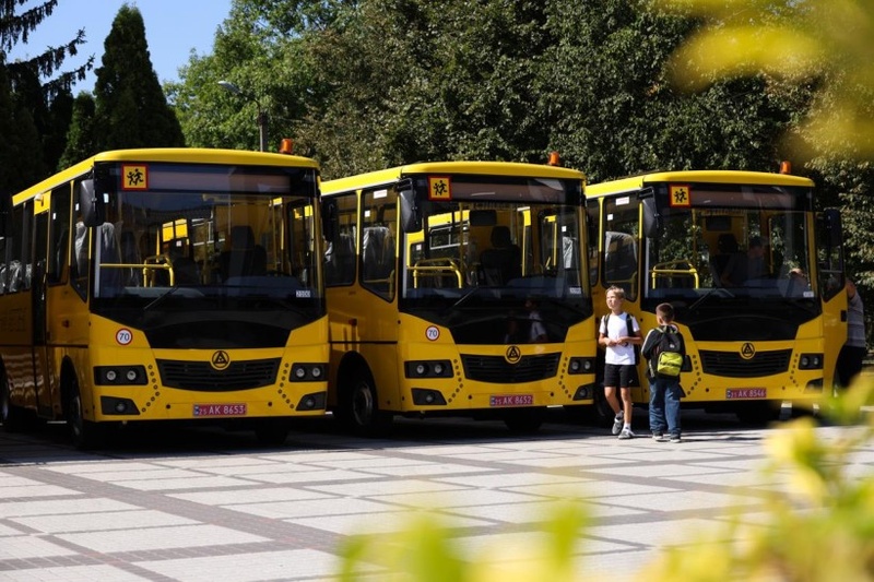 Фірма екснардепа з Житомирщини постачатиме автобуси для одеських шкіл