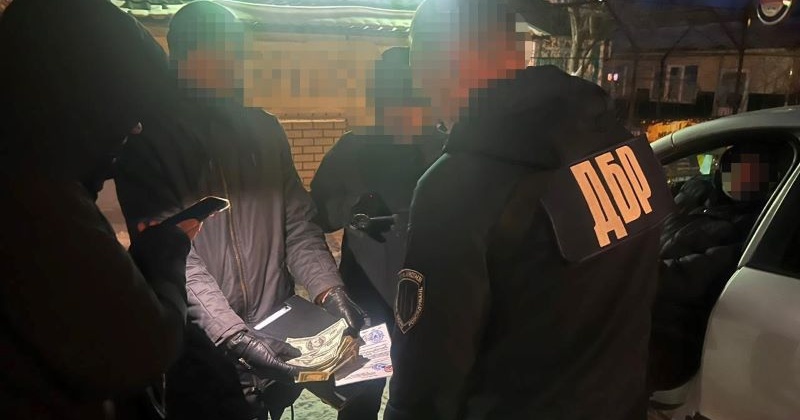 Посадовець військкомату на Одещині "відмазував" від мобілізації, - ДБР