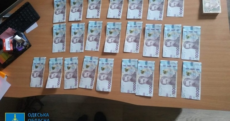 На Одещині чоловіка затримали через пропонування слідчій тисячі євро