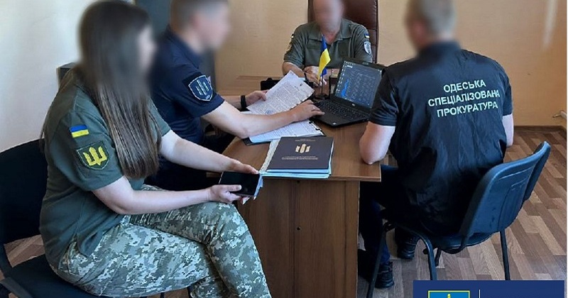 Справа депутата-військкома на Одещині: після обшуків посадовцю "світить" арешт майна