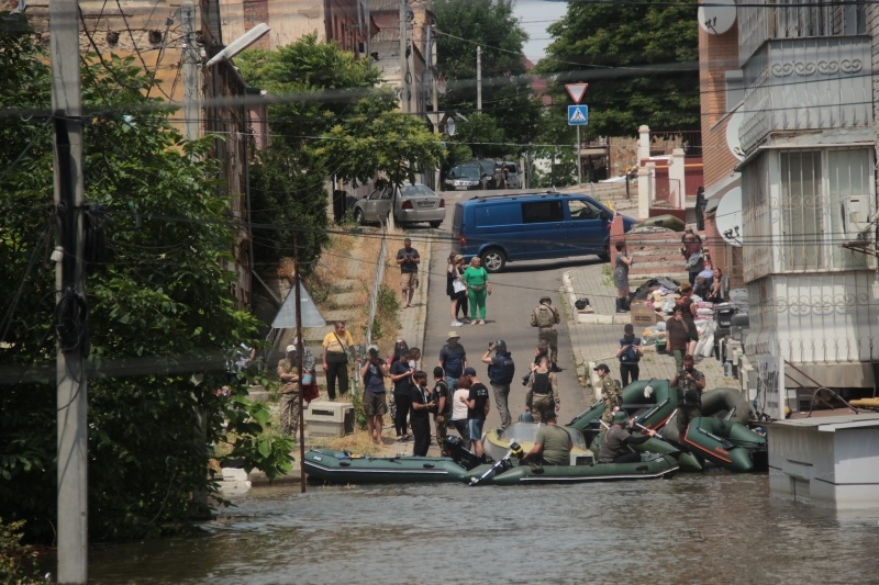 "Лягайте на землю, не соромтеся": як виглядає Херсон під час обстрілів та евакуації