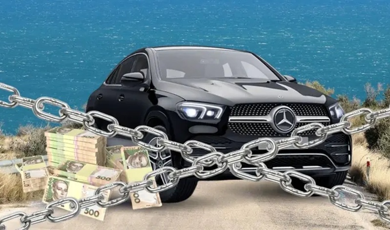 Одеський поліцейський не зміг обґрунтувати наявність трьох дорогих авто