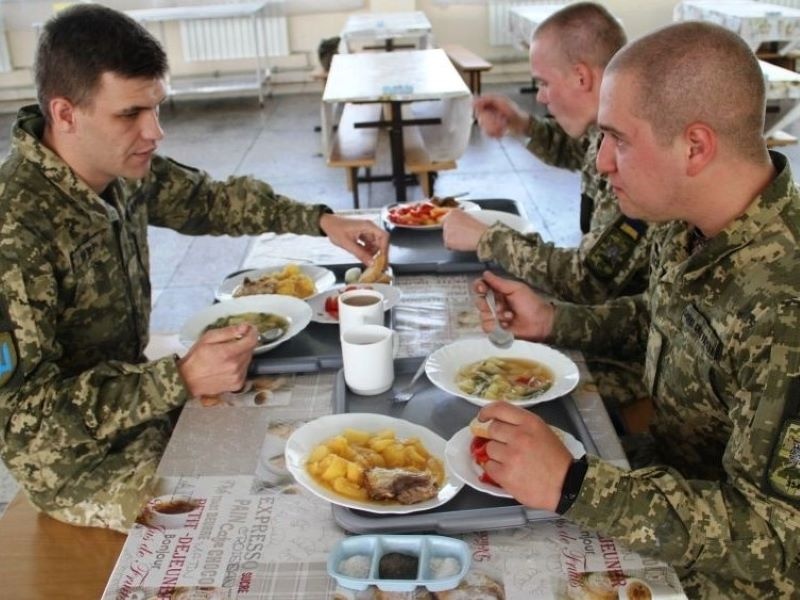 Навіть після скандалу ціни на їжу для ЗСУ в Міноборони залишились завищеними