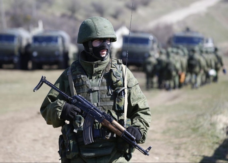 Окупаційні командири відібрали картки в солдатів рф, злякавшись дезертирства