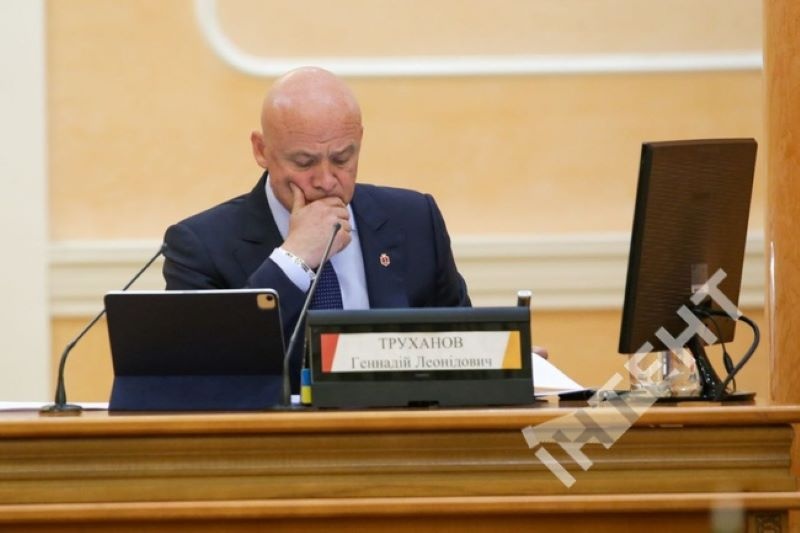 Суд вчасно не розглянув клопотання: мер Одеси залишився без електронного браслета