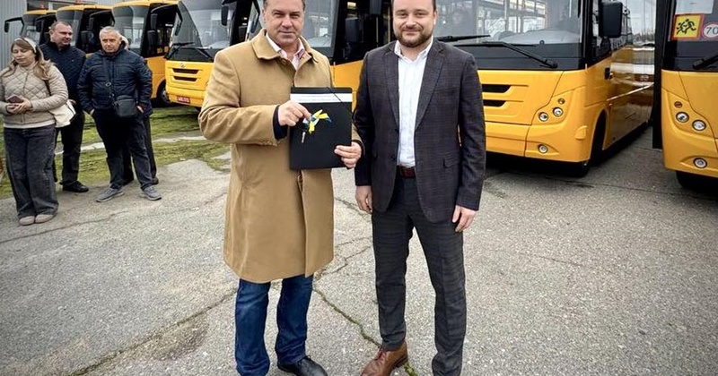 Одеським громадам передали шкільні автобуси закуплені в ексрегіонала