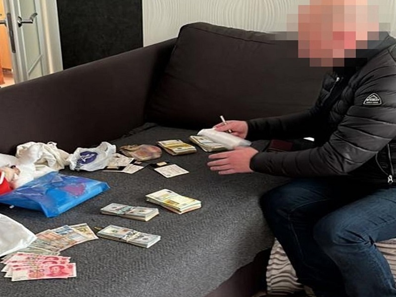 СБУ підозрює заступника голови Одеської ОВА в отриманні 35 тисяч доларів хабаря