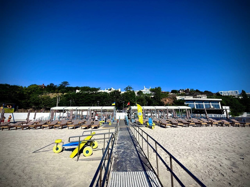 В Одесі інклюзивний пляж і сквер на Канатній передали комунальникам