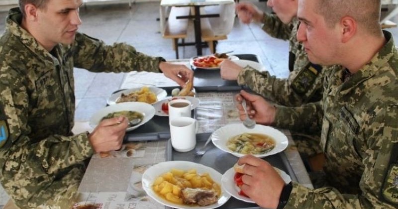 Навіть після скандалу ціни на їжу для ЗСУ в Міноборони залишились завищеними