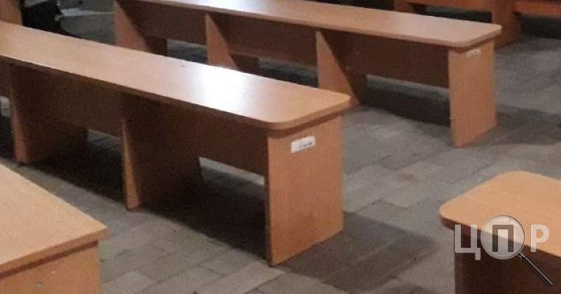 В Одесі постачальника меблів для шкільних укриттів обрали без аукціону за мільйони