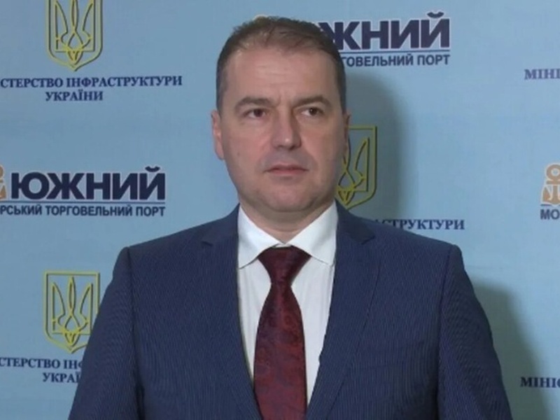 Розслідувати справу про зарплати ексдиректора порту "Южний" будуть до 1 січня
