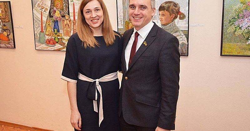 Мер Миколаєва показав, скільки заробляє його дружина