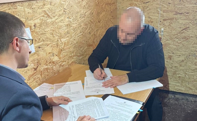 Міграційник з Одещини залишився без посади за брехню у декларації