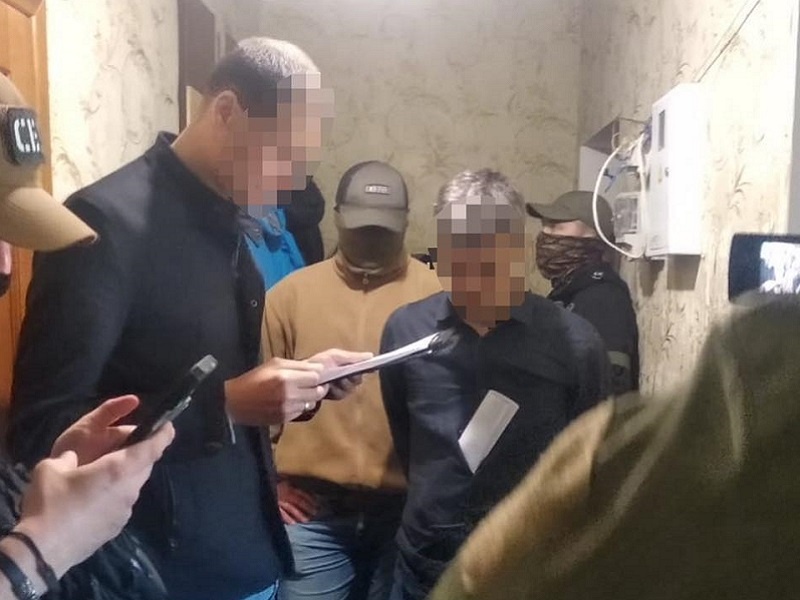 СБУ затримала одесита за підозрою у продажі журналістських посвідчень