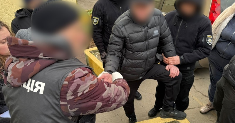 Одеса: колишнього громадського діяча затримали за торгівлю посвідченнями для броні