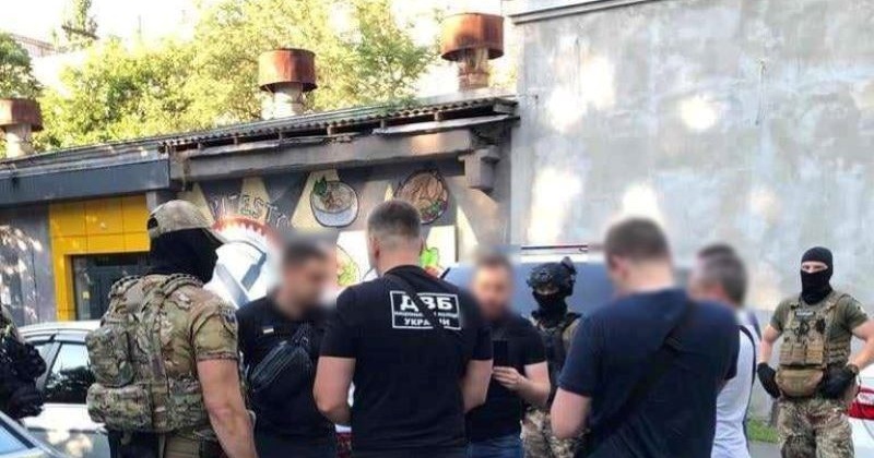 Підозра одеському поліцейському: хабар за дозвіл на зброю