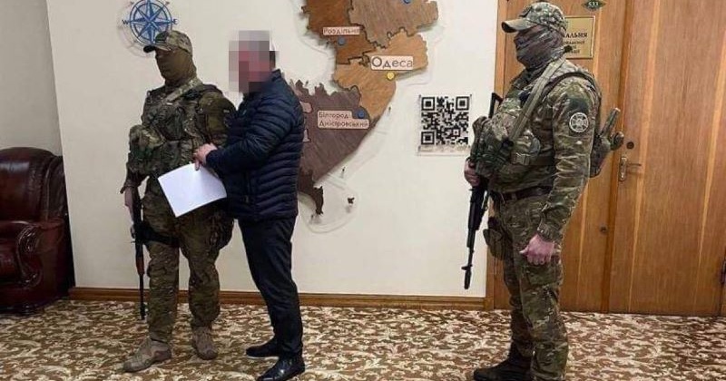 "Заволодів земельною ділянкою на узбережжі Дністровського лиману": сільського голову затримали в Одеській ОВА