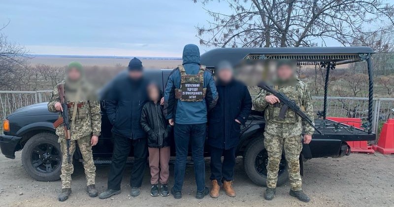 Заховав у катафалку хлопчика, щоб доставити у Молдову чоловіка: прикордонники зупинили клірика Московського патріархату