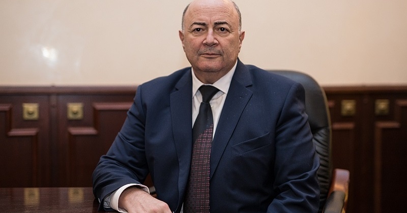 Підозрюваний в участі у злочинній групі віцемер Одеси Кучук йде з посади