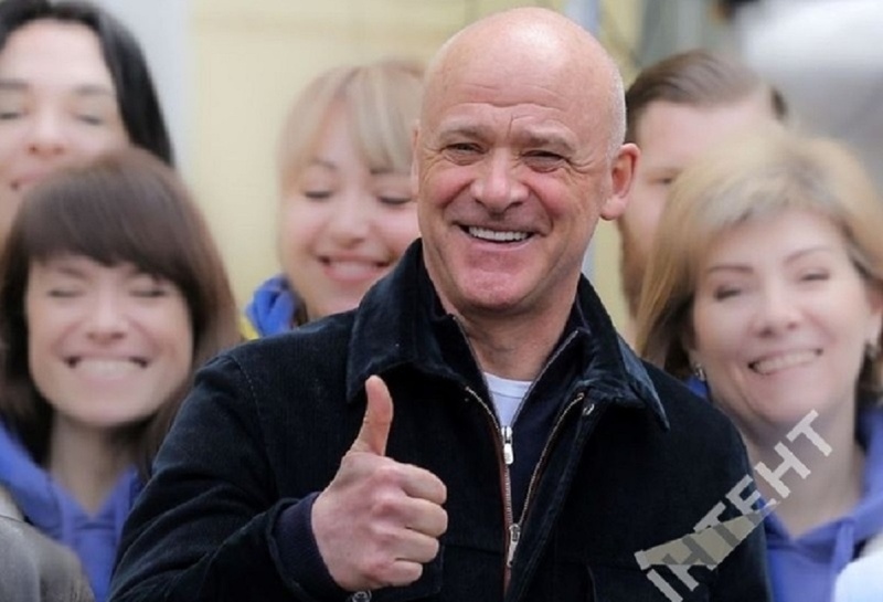 Вітчим, який подарував матері мера Одеси 11 мільйонів, зник з декларації Труханова за 2023 рік