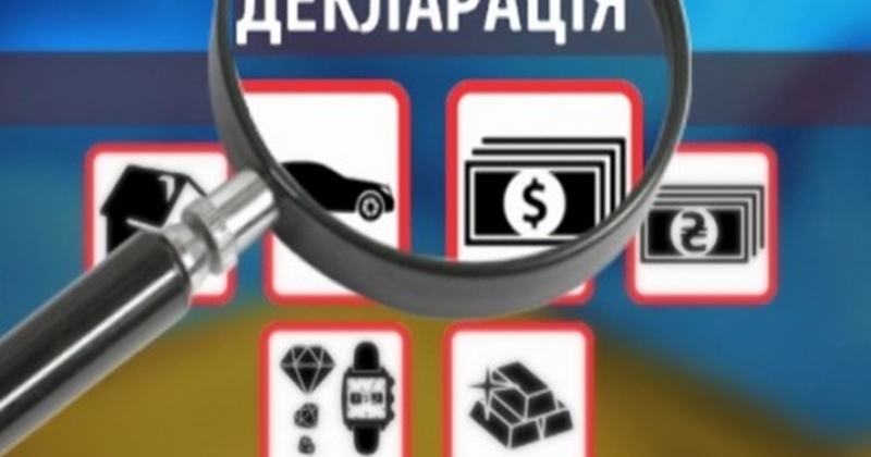 Очільник відділу кіберполіцїї на Одещині не зміг пояснити походження 293 тисячі доларів готівкою в дружини