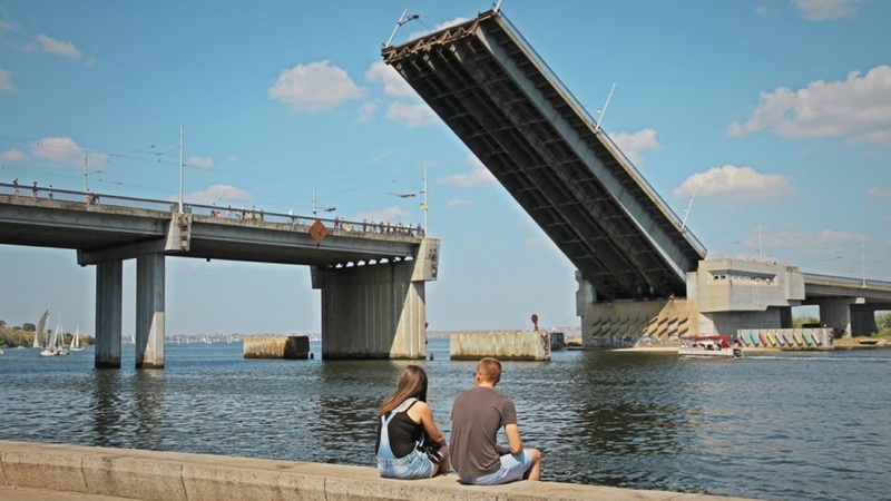 Дорожні мільйони без конкуренції: як одне підприємство отримало черговий підряд на Миколаївщині