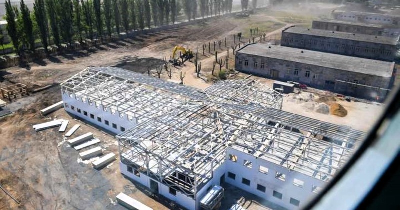 Мільйони на будівництво для військових на Одещині: підрядника підозрюють у розкраданні та втечі до росії
