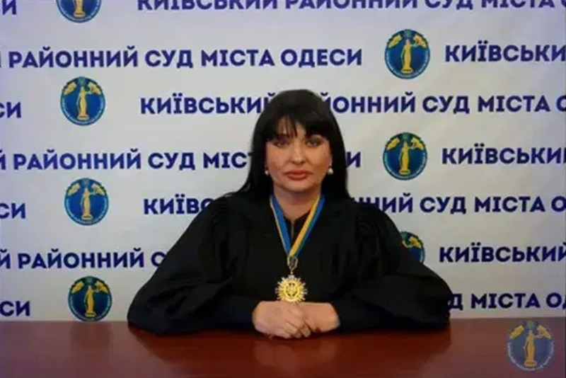 Одеську суддю звільнили через три місяці після засудження за хабар