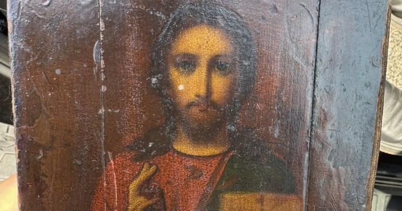 На кордоні з Румунією одеські митники затримали жінку, яка намагалась вивезти старовинну ікону