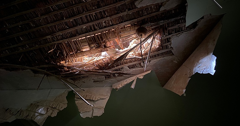 Вікна в пошкоджених будинках зашивають вже вп'яте: другий день з волонтерами Херсонського Хабу