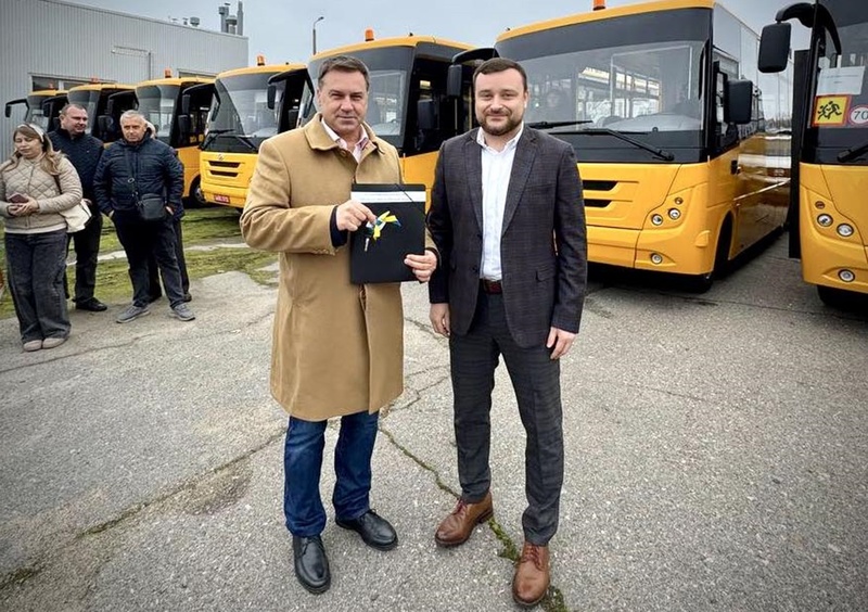 Одеським громадам передали шкільні автобуси закуплені в ексрегіонала