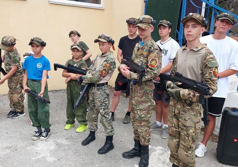 Росіянин відповість за мілітаризацію дітей на окупованій Херсонщині