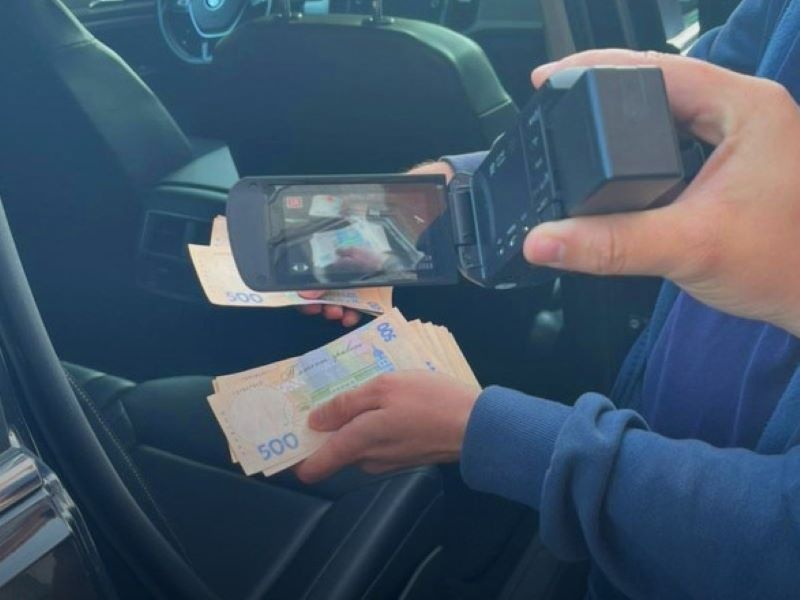 Голову Тернопільської облради та двох чиновників ОВА затримали на хабарі